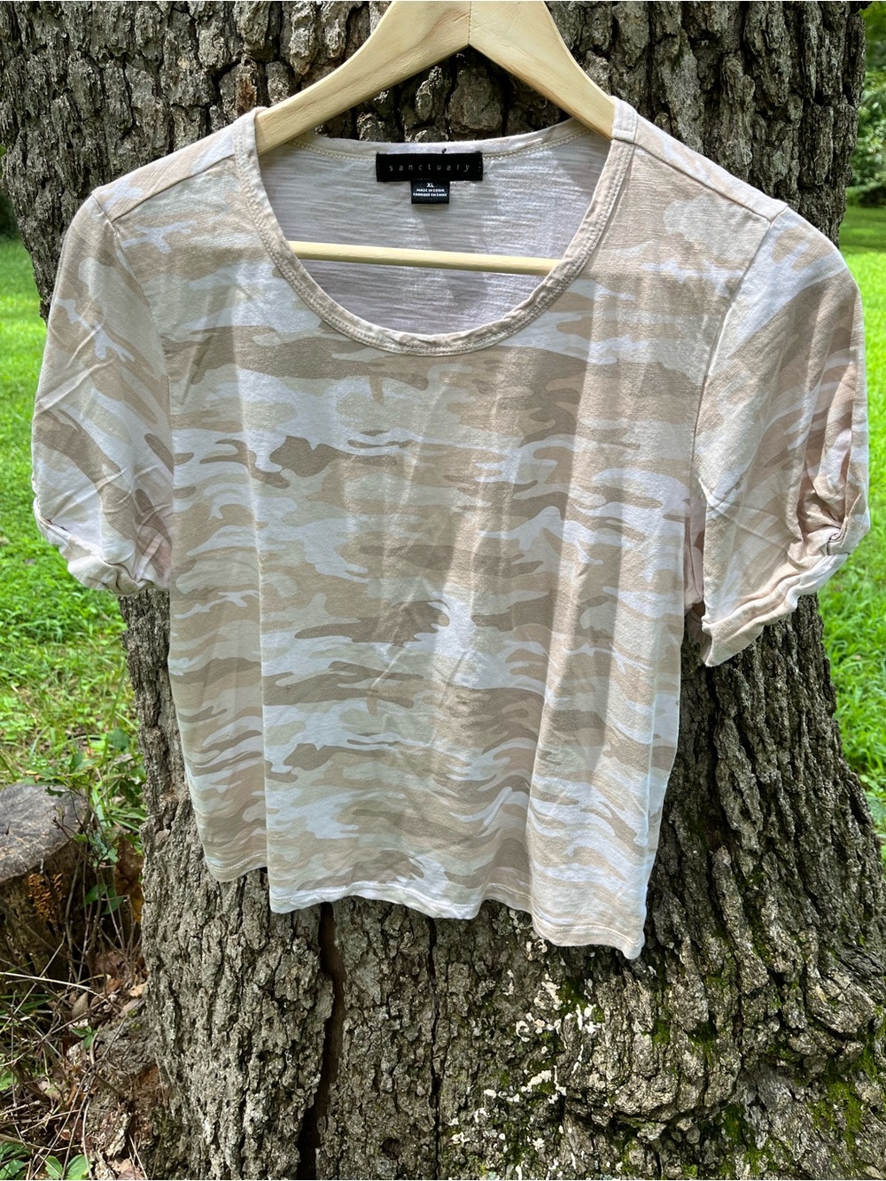 ⭐️Sanctuary Camo Tee-Shirt in size XL